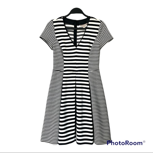 Banana Republic Dresses & Skirts - NWT Banana Republic Knit Short Sleeve Faille Black/White Striped Dress Size 2